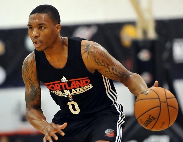 队配合中的 队配合中的